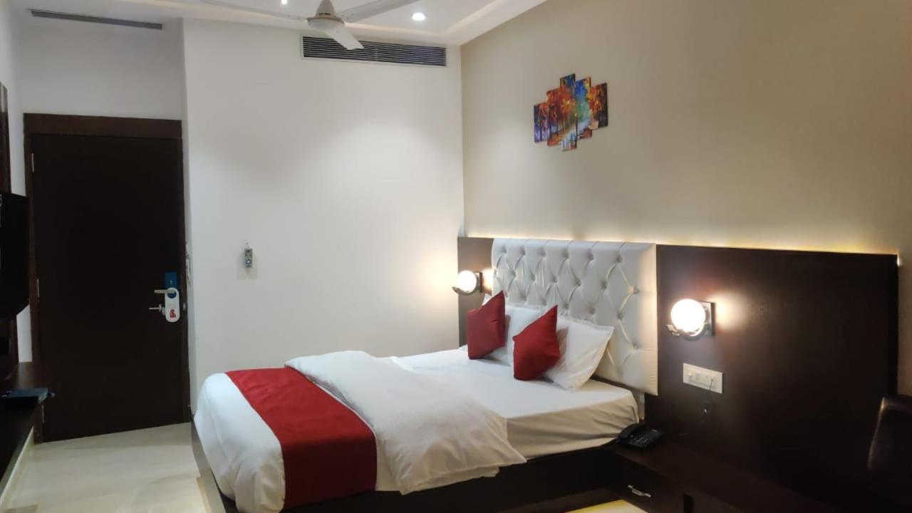 Hotel Relax โบปาล ภายนอก รูปภาพ